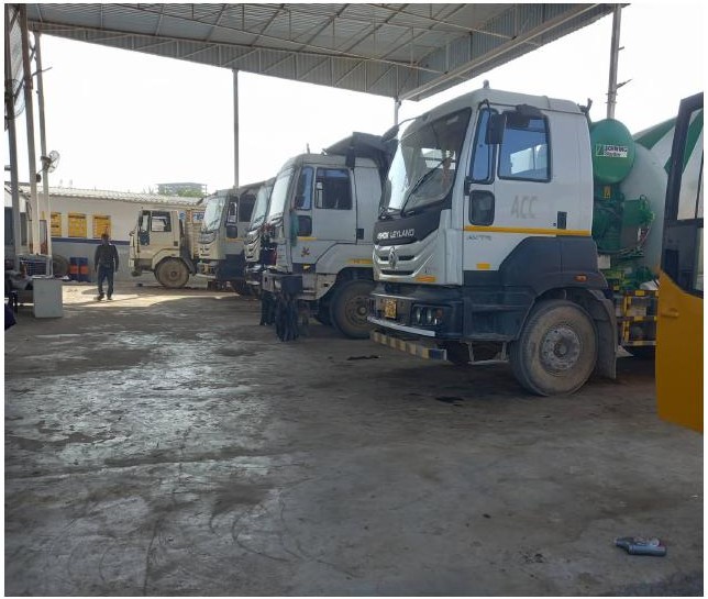 Commercial vehicles in Premier Trucking service bays
